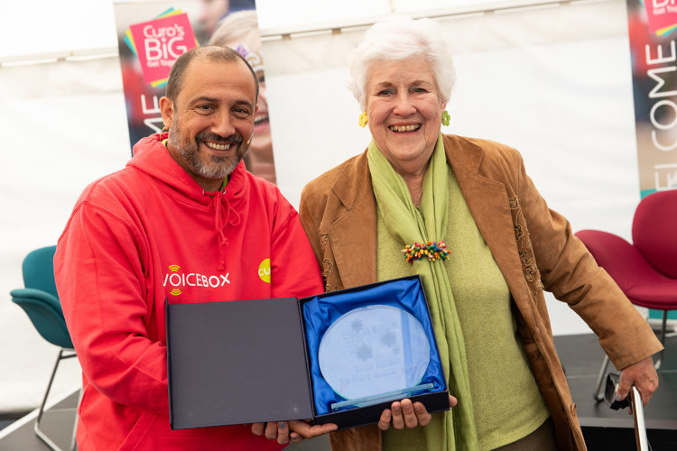 Fay Wright collects Curo in Bloom Award
