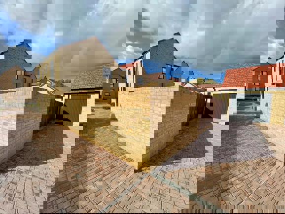 New build property garden wall