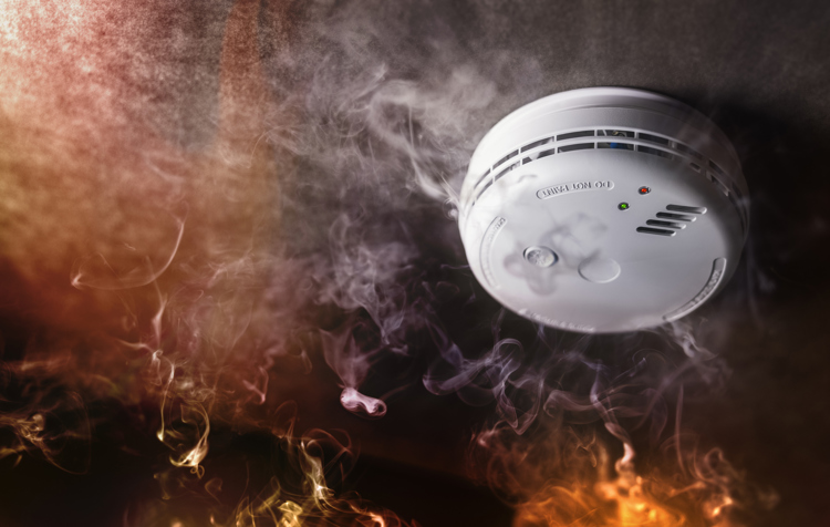 Smoke detector with smoke